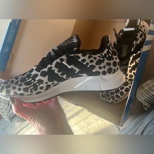 Leopard Swift Run Shores